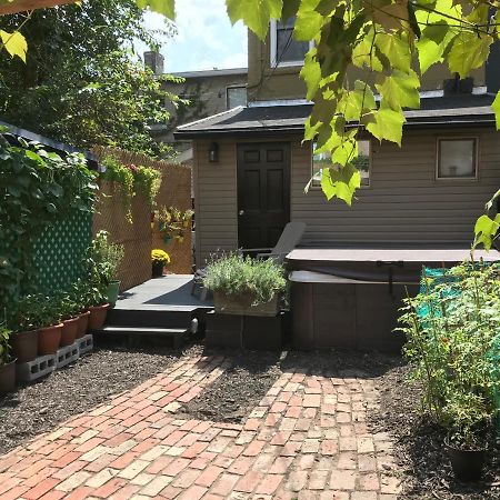 Love-Nest With Private Hot Tub Toronto Kültér fotó
