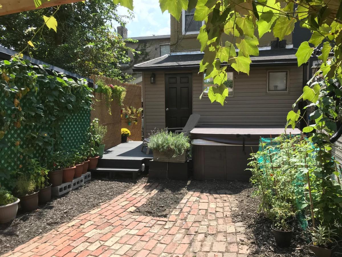 Love-Nest With Private Hot Tub Toronto Kültér fotó